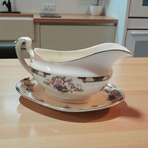 Vintage England Bridgwood gravy boat